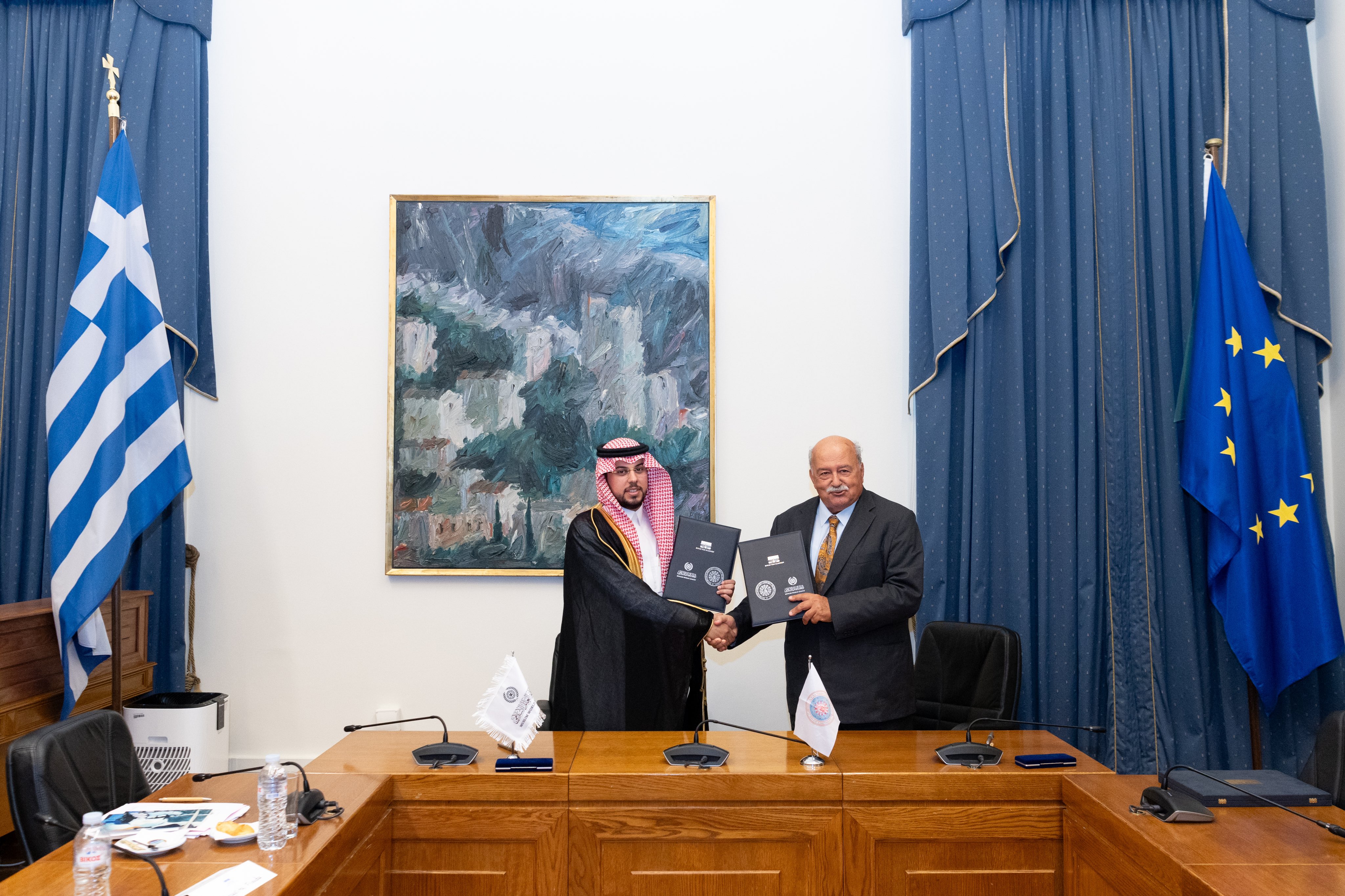 On behalf of His Excellency Sheikh Dr. Mohammed Al-issa, Secretary-General of the MWL, Mr. Abdulwahab Al-Shehri, Assistant Secretary-General for Corporate Communication, met with His Excellency Ioannis Plakiotakis, First Deputy Speaker of the Hellenic Parliament, at the parliament’s headquarters in Athens.