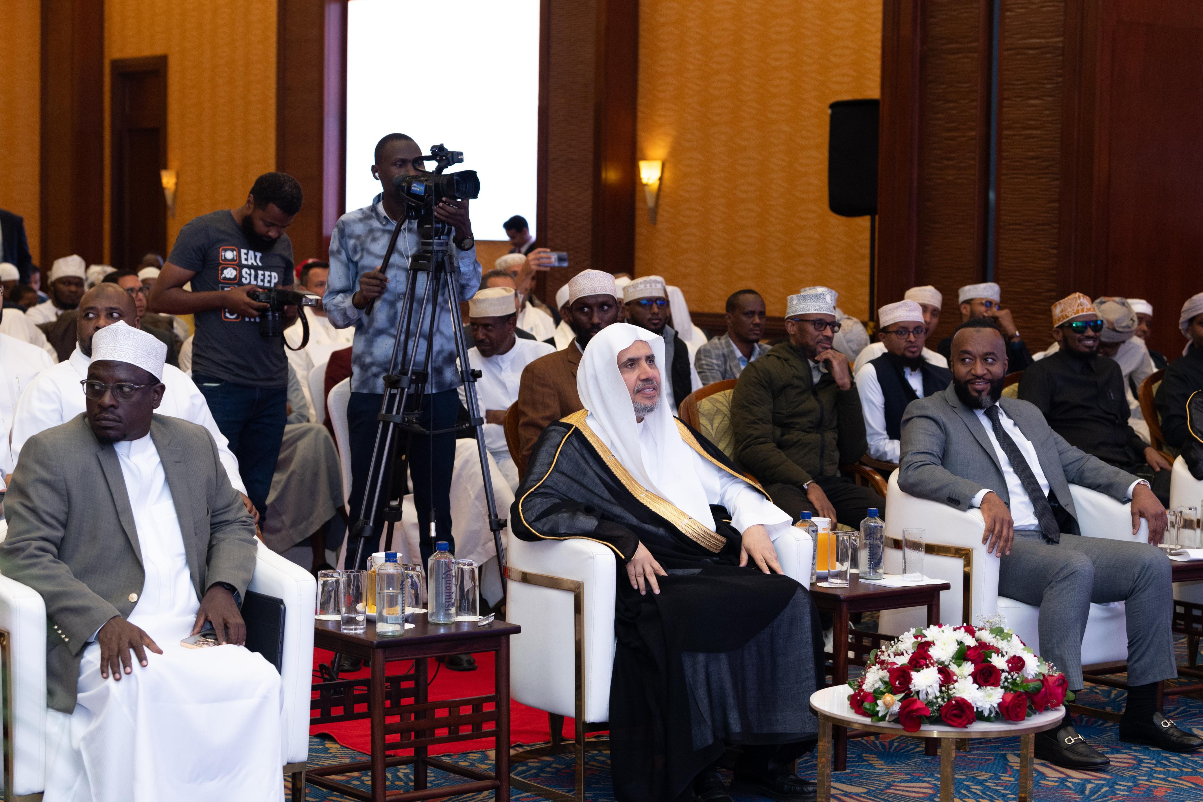 أكبر احتفالية قرآنيةٍ على المستوى الأفريقي  الأمين العام لرابطة العالم الإسلامي يُكرِّم الفائزين في مسابقة النُّخبة للقراءات العشر