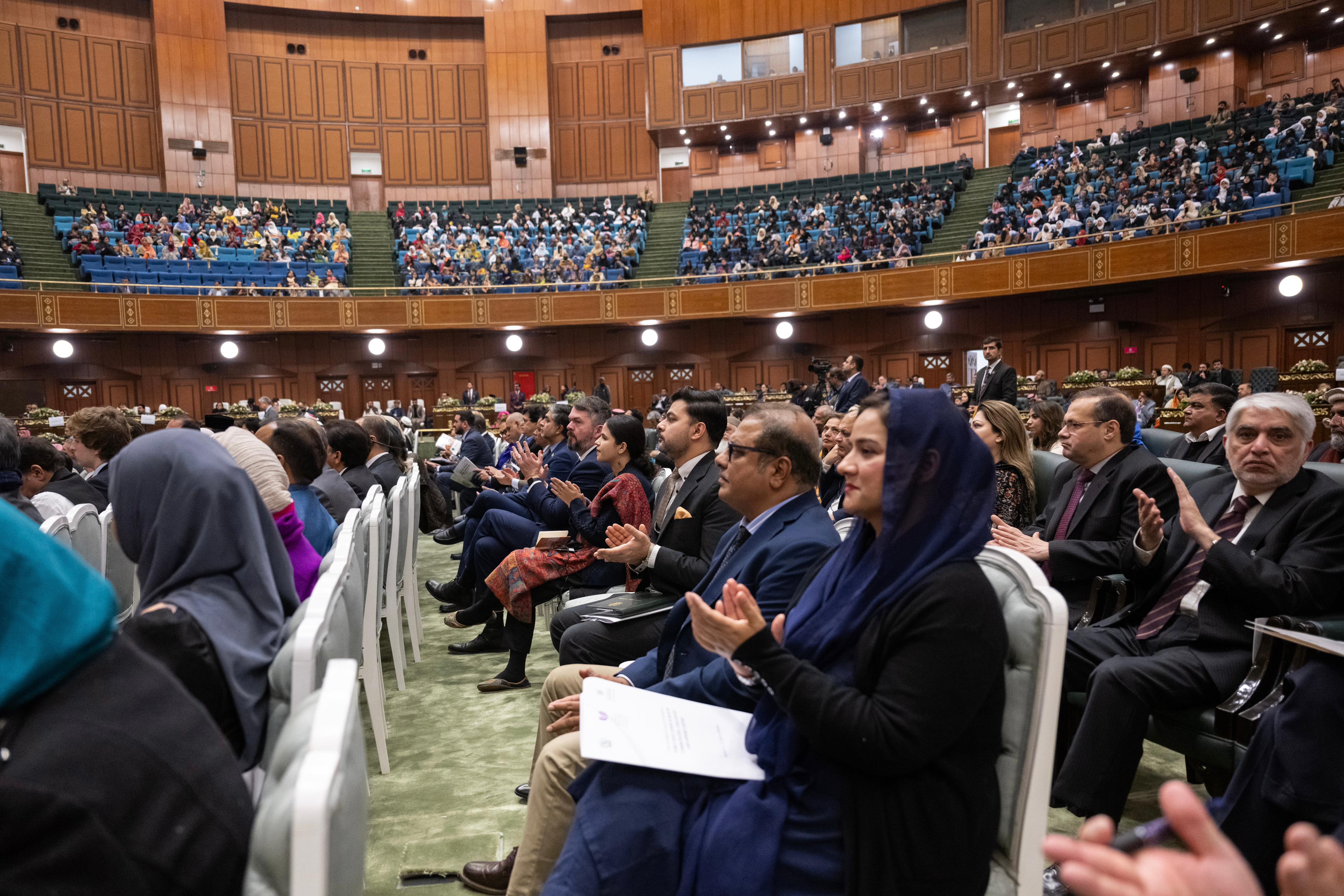 اسلام آباد میں وزیراعظم پاکستان کی سرپرستی میں رابطہ عالم اسلامی کی جانب سے مسلم معاشروں میں بچیوں کی تعلیم کے لئےبین الاقوامی اقدام کا آغاز