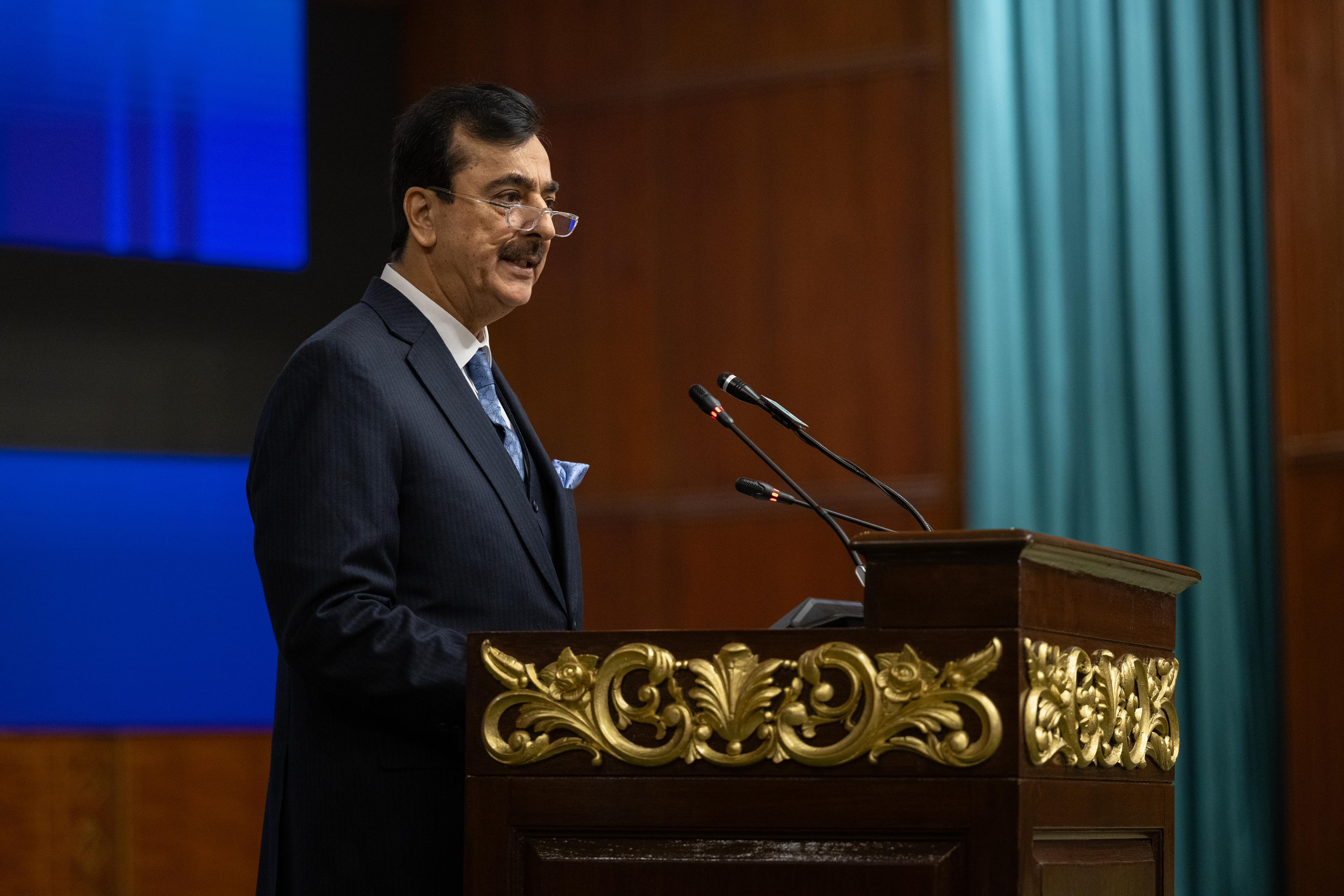 نامور علمائے کرام، فقہی مجالس، اسلامی کونسلوں اور اداروں، اقوام متحدہ، اور سرکاری و غیر سرکاری بین الاقوامی، تحقیقی و تعلیمی تنظیموں اور اداروں کے قائدین کے تاریخی تعاون سے