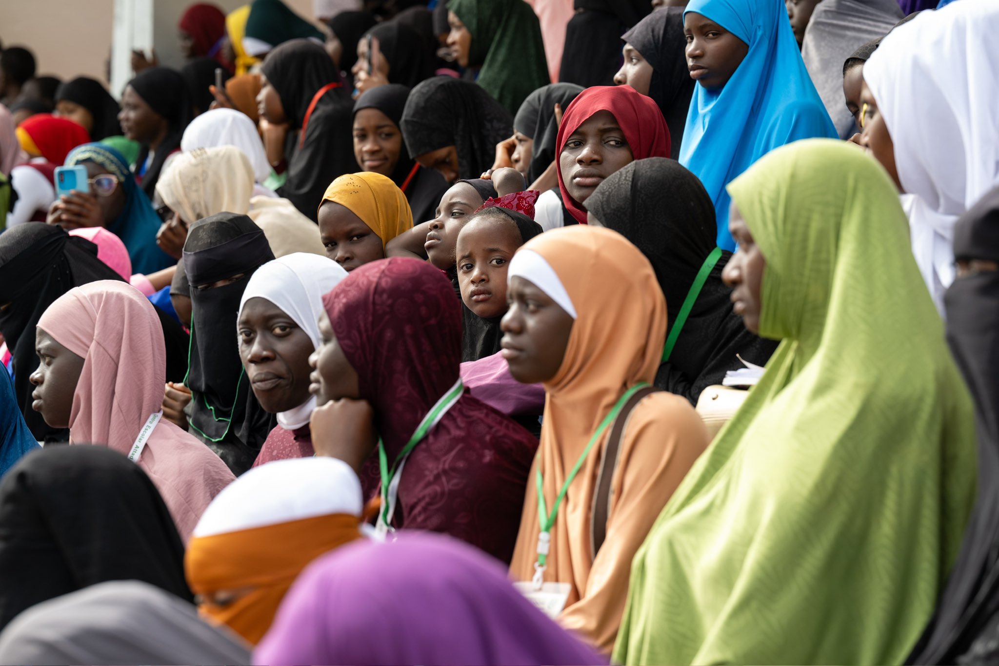 El concurso está dividido en cinco categorías: memorización de la totalidad del Corán, memorización de 20 partes, 15 partes, 10 partes y 5 partes. También incluye varios programas anexos, tales como