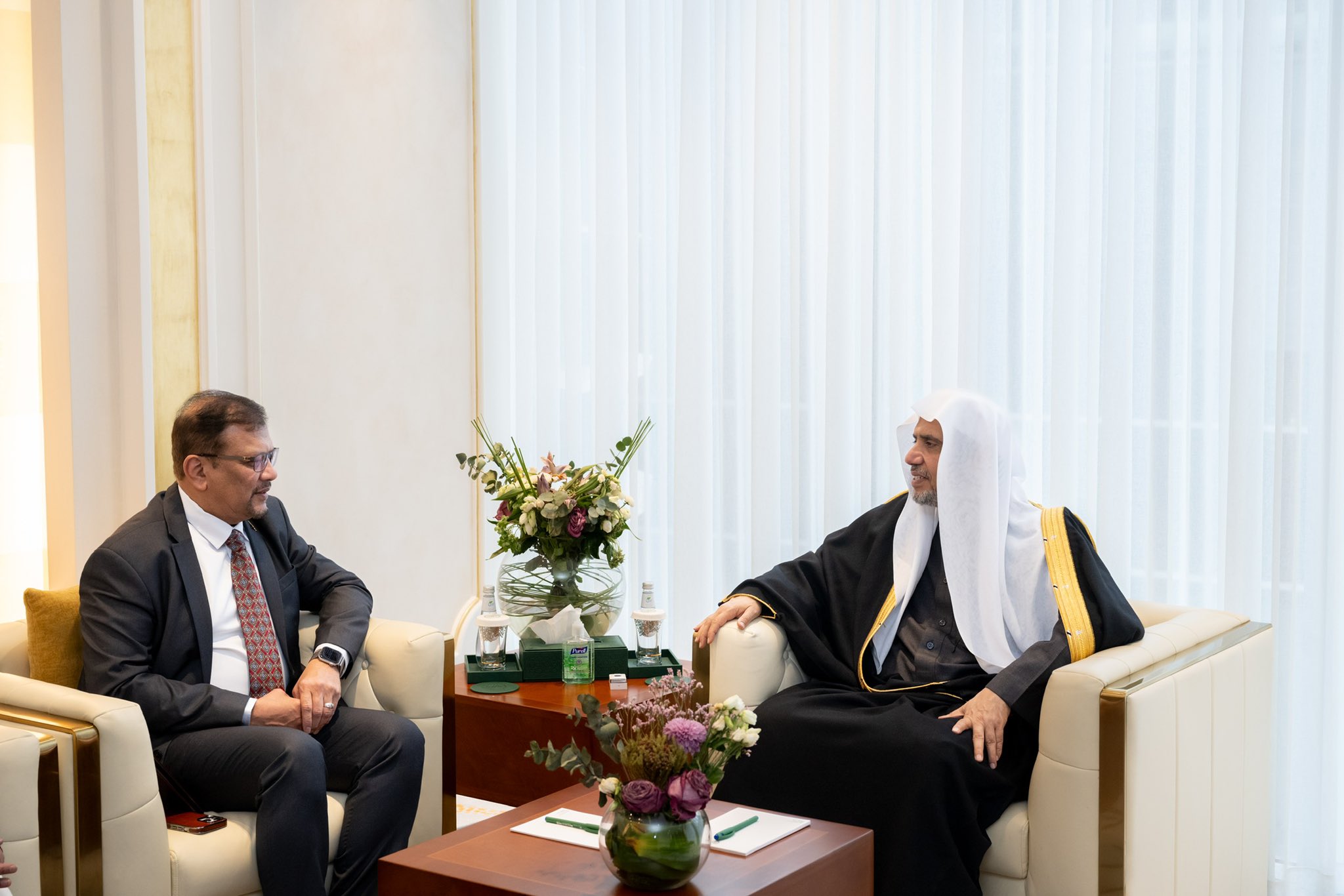 Le Secrétaire général Président de l’Organisation des savants musulmans, cheikh Mohammed Al-Issa a rencontré aujourd’hui M. Reza Uddin, Directeur général de l’Union Rohingya Arakan