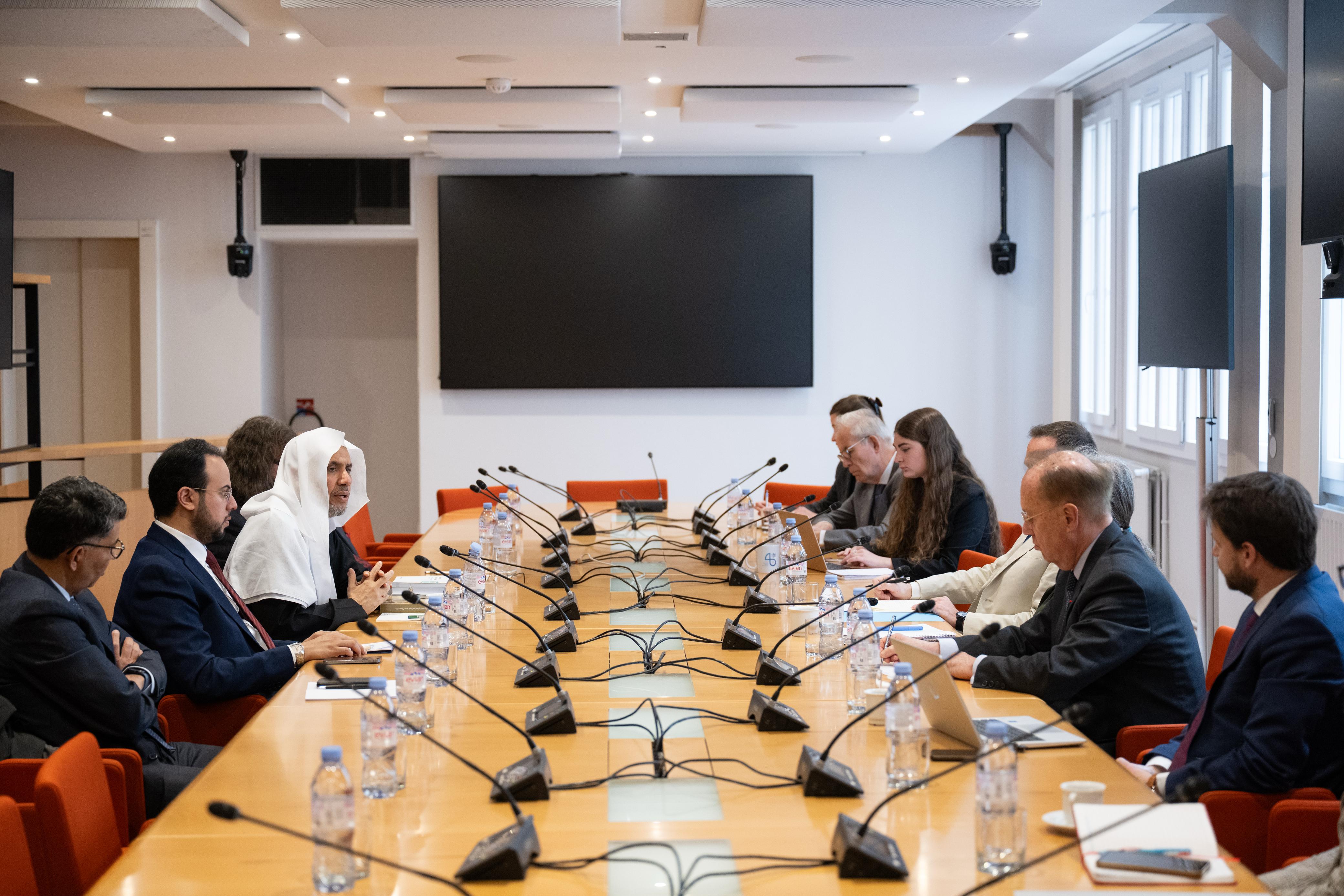 Atas undangan resmi dari pusat-pusat pemikiran dan studi terkemuka di ibukota Prancis, Paris:  Yang Mulia Sekretaris Jenderal Liga Muslim Dunia mengawali kunjungannya ke Republik Prancis dengan mengunjungi "Museum Gaza yang Terdampak"