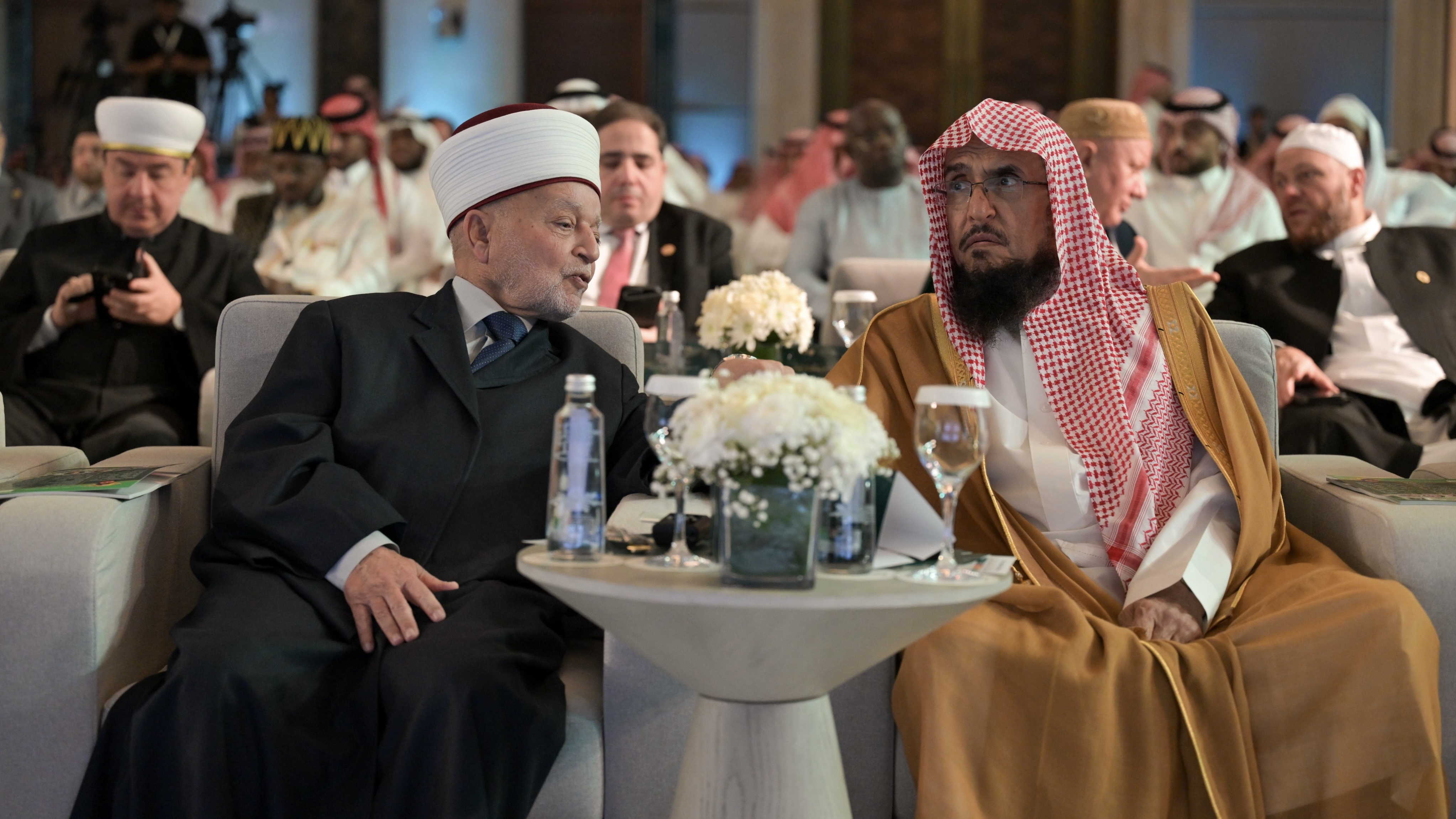 Sebuah inisiatif yang unik dengan keragaman, inklusivitas, serta di bawah naungan legitimasi syariah internasional yang menyeluruh — merupakan yang pertama di dunia dalam konteks Islam digital: Aplikasi “Minhaj”