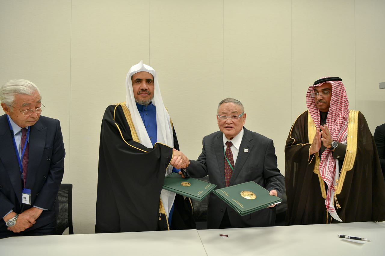 Un accord officiel avec les autorités japonaises signé par le SG, Dr. Mohamed ALISSA, donnant à la LIM le droit exclusif de superviser la nourriture halal au Japon