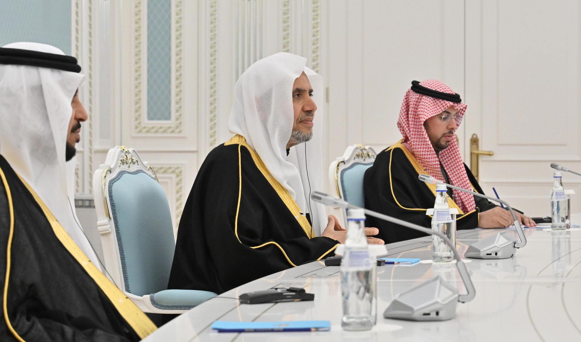 استقبلَ فخامةُ رئيسِ جمهورية كازاخستان، السيد قاسم جومارت توكاييف، اليوم في القصر الرئاسي بالعاصمة "أستانا"، معالي الأمين العام، رئيسَ هيئة علماء المسلمين، فضيلة الشيخ د. محمد العيسى