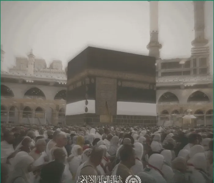 Dari timur hingga barat bumi, umat Islam berkumpul dalam sebuah pemandangan persatuan iman yang paling agung: Satu Tuhan.. satu kiblat.. dan satu doa.