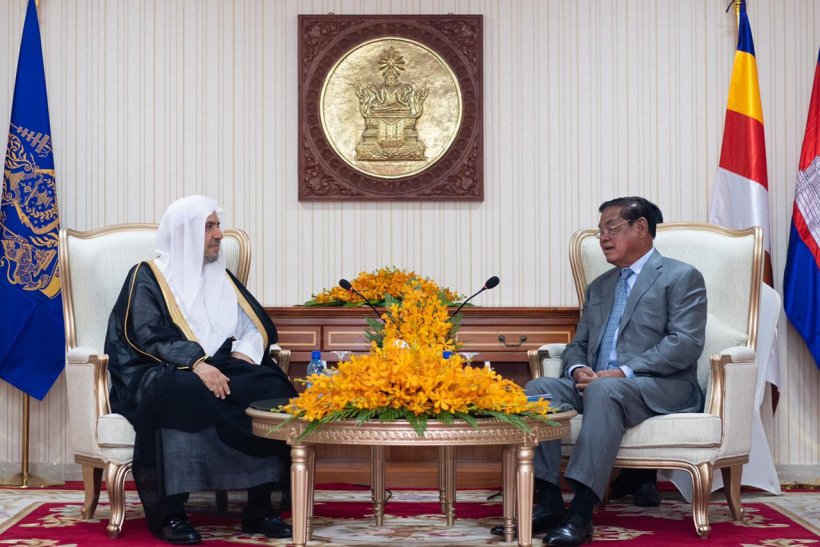 د.العيسى يعقد لقاءاتٍ مع القيادة السياسية والبرلمانية والدينية الكمبودية