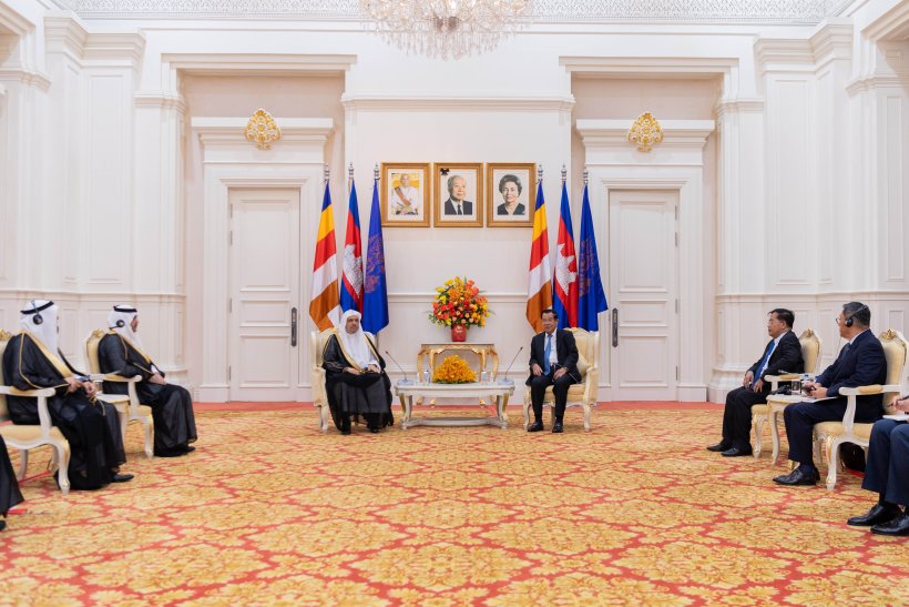 استقبل دولة رئيس وزراء مملكة كمبوديا، السيد هون سين، معالي الشيخ د. محمد العيسى