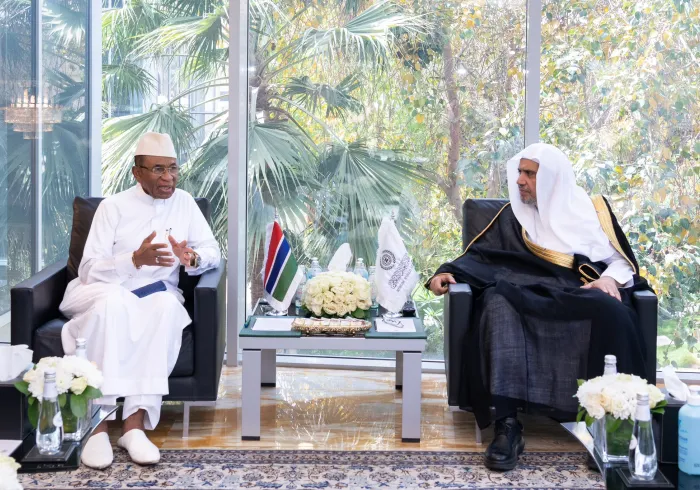  Mohammad Alissa a reçu Omar Gibril, ambassadeur de la République de Gambie en Arabie Saoudite afin de traiter de plusieurs sujets, dont la demande de la Gambie d'ouvrir un bureau de la #LIM dans la capitale, Banjul