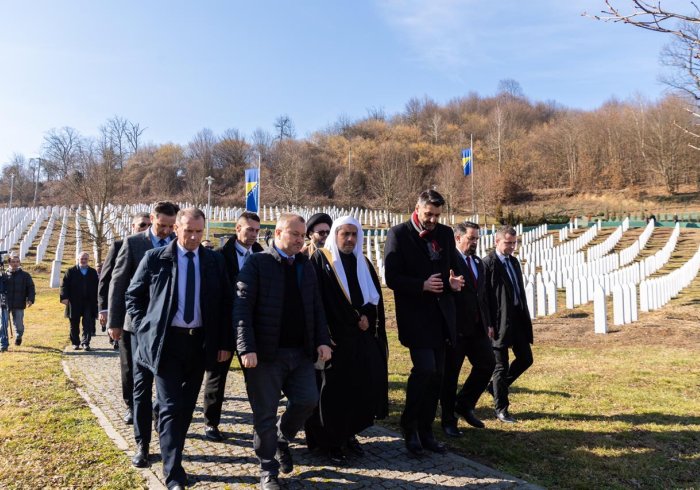 After leading a historic visit to Auschwitz Museum last month, HE Dr. Mohammad Alissa paid tribute to the victims of the Srebrenica genocide in Potocari