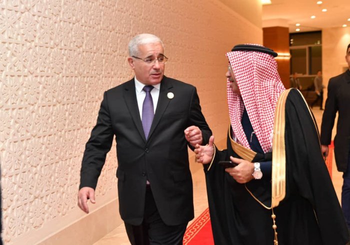 Atas nama Sekjen LMD Syekh Dr.Mhmd Alissa. Wakil Sekretaris untuk Hubungan & Komunikasi Internasional, Dr. Mohammed Al-Majdouie, mewakili LMD pada pembukaan sesi ke-17 Konferensi Persatuan Dewan Negara Anggota OKI di Aljazair, yang di bawah naungan Presiden Aljazair. Di sela-sela konferensi, Dr. Al-Majdouie bertemu dengan Yang Mulia Ketua Majelis Rakyat Nasional (Parlemen) Aljazair, Tuan Ibrahim Bougali, yang sangat menghargai upaya Yang Mulia Dr.  Mhmd Alissa dalam mempromosikan kerukunan dan perdamaian du