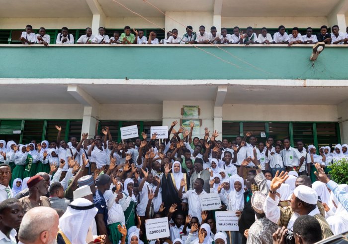 Un grand accueil pour recevoir la délégation de la Ligue Islamique Mondiale avec à sa tête le D. Mohammad Alissa  qui a visité des instituts d’enseignement dans la région de Kumassi au Ghana et a rencontré des milliers d’étudiants.