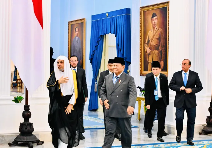 H.E. Mr. Prabowo Subianto, President of the Republic of Indonesia, received H.E. Sheikh Dr. Mohammed Al-Issa, at the Presidential Palace in the Indonesian capital, Jakarta