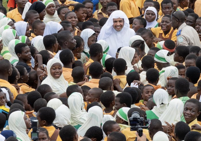 Sous l’égide du gouvernement  du Ghana et la participation du D.Mohammad Alissa la LIM organise un festival mondial pour les orphelins à Accra où le SG à annoncer la prise en charge de milliers d’entre eux avec la construction d’un centre de formation. Ligue Afrique