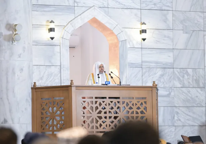 ‏معالي الشّيخ د. مُحمّد بن عبدالكَريم العيسى‬⁩ ، الأمينُ العام لرابطة العَالم الإسلاميّ رئيسُ هيئةِ عُلماء المسلمين، يخطُبُ على منبر الجَامع الكبير في العاصمة الصُّوماليّة "مقديشو".