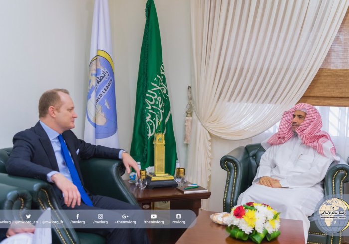 HE the SG meeting Mr. John Godfrey, Director of the political section of the US Embassy and his accompanying delegation in Riyad.