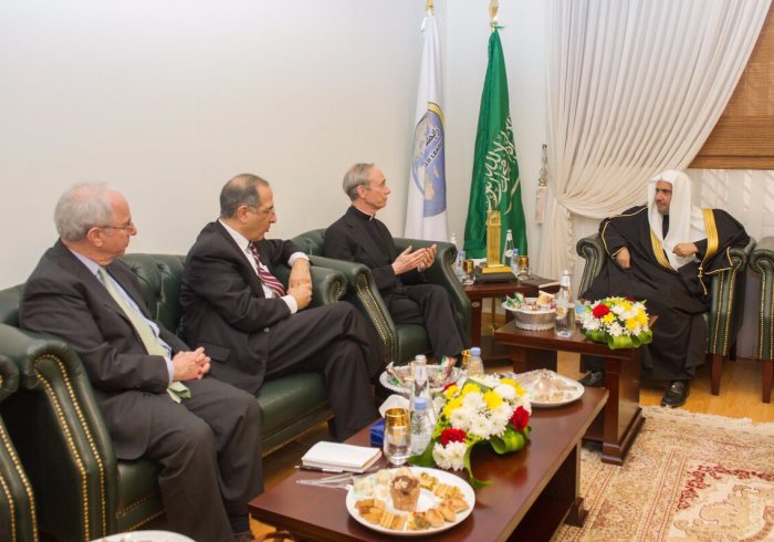 SG met Head & members of US Int’l Commission on Religious liberty. The meet dealt with Islam’s values of co-existence & rights’ protection.