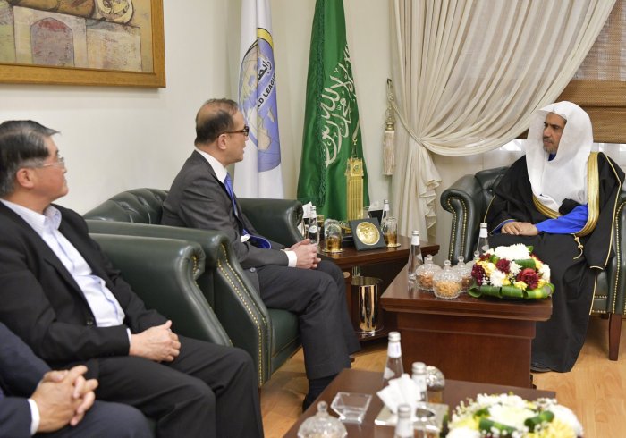 The Secretary-General of the Muslim World League Sheikh Dr. Mohammad Alissa receives the Taipei Economic and Cultural Representative to the Kingdom of Saudi Arabia