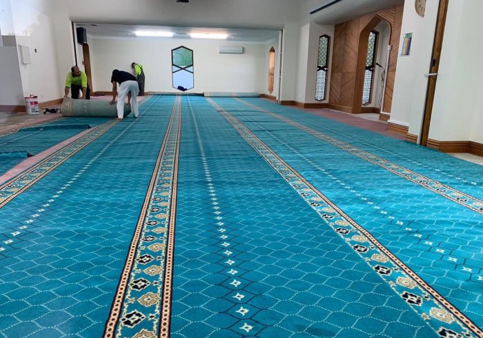 Par la grâce d’Allah la Ligue Islamique Mondiale a fini de placer une moquette de la plus haute qualité dans la mosquée « Noor » en Nouvelle Zélande