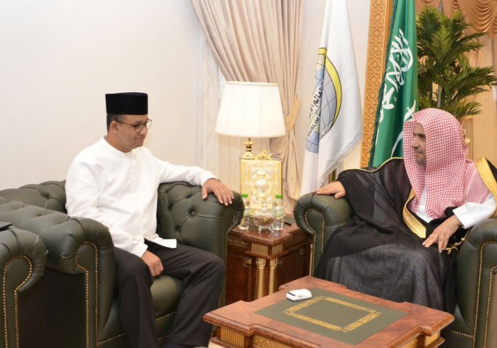 HE the MWL's Secretary General received this afternoon in his office in Makkah the Governor of Jakarta, Indonesia HE Dr. Anis Ba Swaidan