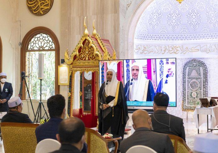 Mohammad Alissa a visité la mosquée Tun Son à Bangkok qui est considérée comme la plus ancienne mosquée du Royaume de Thaïlande construite en 1610 après JC ; le SG y a rencontré des cheikhs et des imams, afin d’échanger sur des sujets d’intérêt commun.