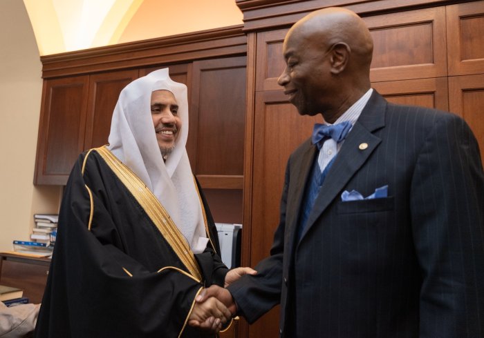 Le D.Mohammad Alissa a été reçu par le prêtre affilié au Sénat américain  M. Bary Blake avec qui, il a eu un entretien portant sur des sujets d’intérêt commun.