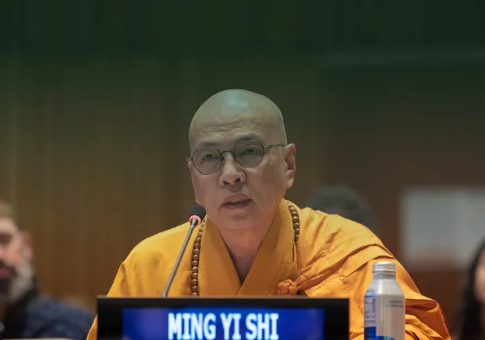 Kutipan dari pidato Yang Mulia Shi Ming Yi, Kepala Biara Foo Hai Chan, pada peluncuran inisiatif "Membangun Jembatan Pemahaman & Perdamaian antara Timur & Barat", dari Markas Besar PBB di New York: