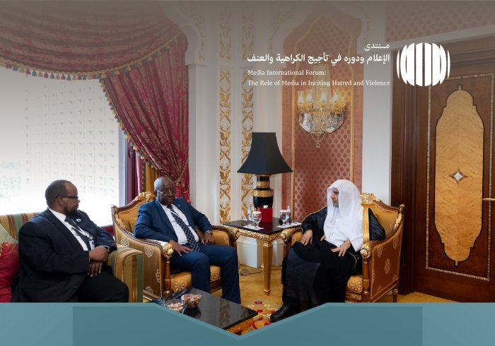Yang Mulia Sekretaris Jenderal LMD, Ketua Asosiasi Ulama Muslim, Syekh Dr. Mohammed Al-issa    , bertemu dengan Menteri Penerangan, Kebudayaan dan Pariwisata, Republik Federal Somalia, Yang Mulia Tuan Daud Aweis Jama