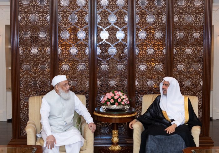 Yang Mulia Syekh Dr.Mohammad Al-issa menerima Yang Mulia Sekretaris Jenderal Universitas Salafi (Markazi Darul Uloom), Syekh Abdullah Saud Al-Salafi, di kediamannya di ibu kota India, New Delhi.