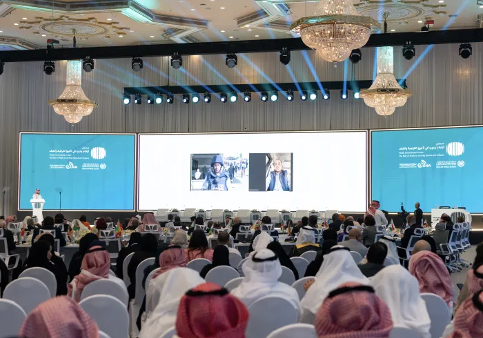 La Ligue islamique mondiale rassemble l'Union des agences de presse islamiques, ainsi que les agences de presse internationales les plus importantes pour le forum international : « Les médias et leur rôle dans l'entretien de la haine et de la violence : les risques de désinformation et de partialité ».
