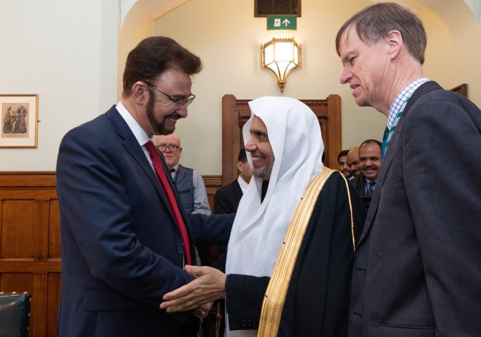 Parlemen Inggris mengadakan acara makan malam di Istana Westminster, untuk Sekjen LMD, Dr. Mhmd Alissa yang dipandu oleh Ketua Komite Lingkungan Parlemen, Tn. Stephen Tims.