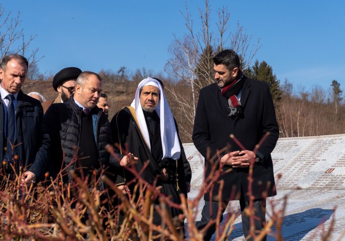En 2020, MohammadAlissa a conduit des délégations d'éminents érudits musulmans à Auschwitz en Pologne et Srebrenica en Bosnie-Herzégovine, lieux où ont été perpétrés d'horribles génocides. Nous ne devons jamais permettre que ces tragédies se répètent.