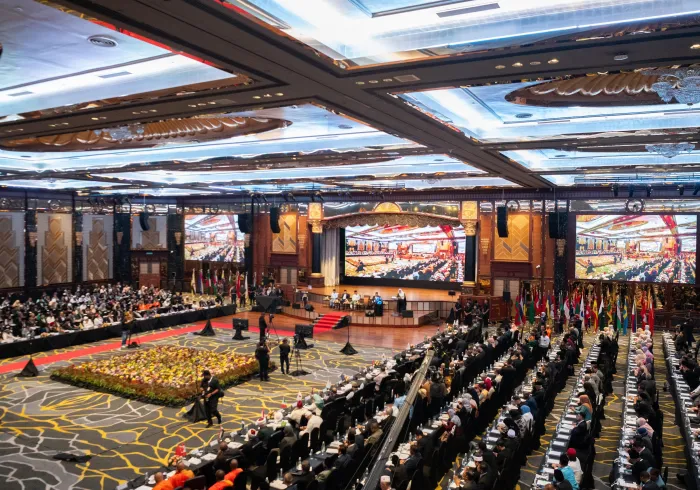 La CharteMecque a constitué un point central des discussions de la conférence en tant que référence humanitaire islamique saluée par les adeptes des religions du monde entier
