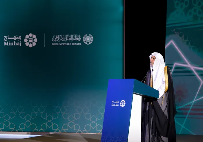 هُنا، حيث فُتِحَتْ صفحةٌ جديدةٌ من الموثوقيّة الشرعيّة في الفضاء الرقمي الإسلامي؛ انطلاقةُ تطبيق "مِنهاج":