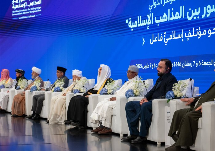 الأُولى من نوعها في التاريخ الإسلامي بإمضاء علماء الأمة، حاملةً الخيرَ للتنوع المذهبي كافة، منطلقةً من مهد الرسالة الإسلامية بمكة المكرمة، وبرعاية كريمة من لدن ⁧‫خادم الحرمين الشريفين‬⁩ الملك سلمان بن عبدالعزيز آل سعود