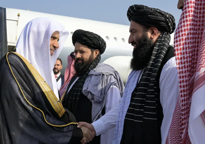 Yang Mulia Sekretaris Jenderal LMD, Ketua Organisasi Ulama Muslim, Syekh Dr. Mohammed Alissa  tiba di ibu kota Afghanistan, "Kabul", dalam kunjungan resmi
