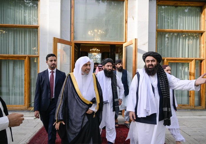 H.E. Sheikh Dr. Mohammed Alissa, Secretary-General of the Muslim World League (MWL) and Chairman of the Organization of Muslim Scholars, met with H.E. Mawlawi Amir Khan Muttaqi, Minister of Foreign Affairs of Afghanistan, in the Security Council Hall at the Presidential Palace.