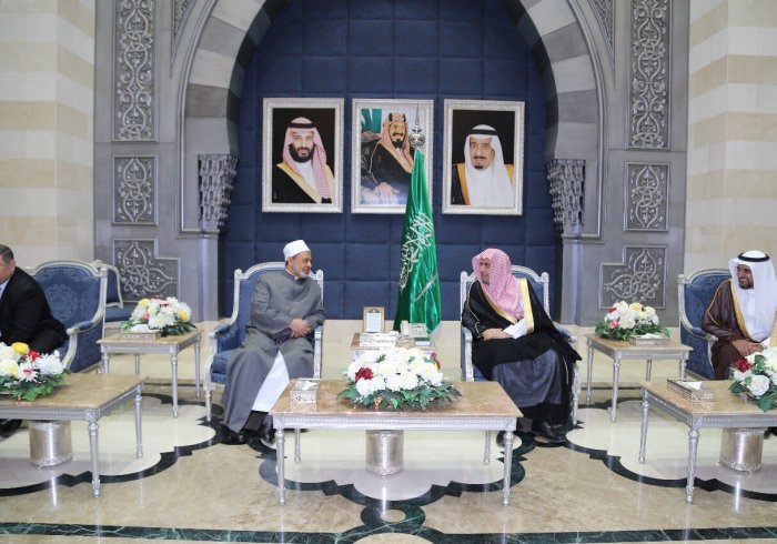 شيخ الأزهر يشيد بالجهود التي يبذلها د.العيسى للنهوض برابطة العالم الإسلامي