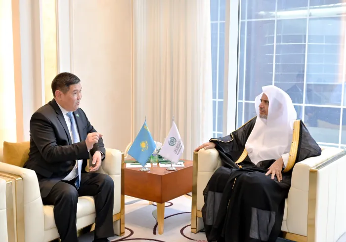 Yang Mulia Sekretaris Jenderal LMD, Ketua Organisasi Ulama Muslim, Syekh Dr. Mohammed Alissa , menerima Yang Mulia Duta Besar Republik Kazakhstan untuk Kerajaan Arab Saudi