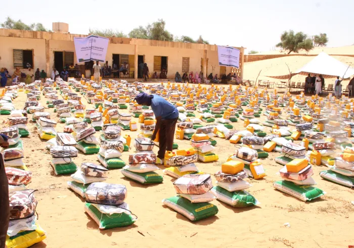 The Muslim World League has implemented a food basket distribution program across Mauritania, in coordination with the relevant authorities. The initiative aims to alleviate the severe humanitarian impact caused by recent floods and torrential rains
