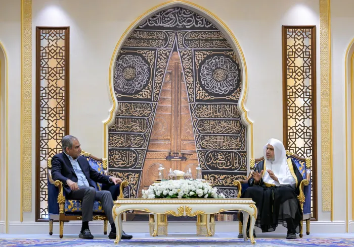 ‏استقبل معالي الأمين العام، رئيس هيئة علماء المسلمين، فضيلة الشيخ د.⁧‫محمد العيسى‬⁩ ‬⁩، معاليَ وزير الداخلية وزير مكافحة المخدرات الباكستاني، سيد محسن رضا نقوي