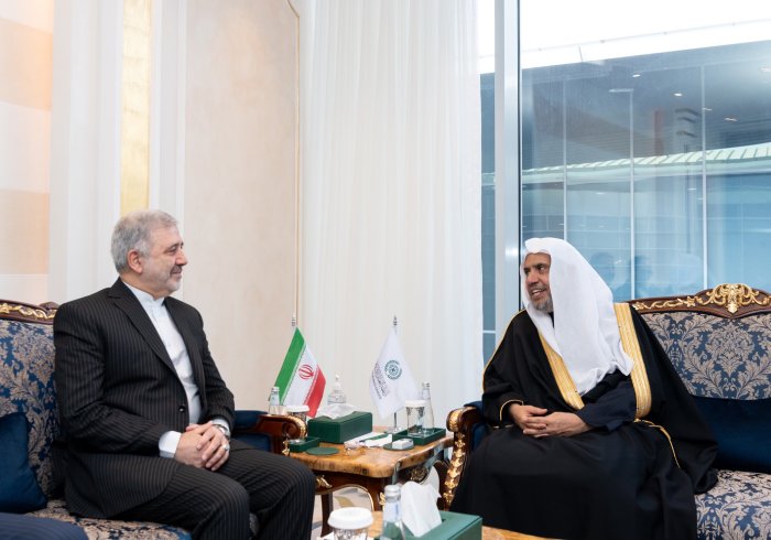 Yang Mulia Sekretaris Jenderal LMD, Ketua Asosiasi Ulama Muslim, Syekh Dr.  Mohammed Al-issa  , bertemu dengan Duta Besar Republik Islam Iran untuk Kerajaan Arab Saudi, Yang Mulia Dr. Alireza Enayati