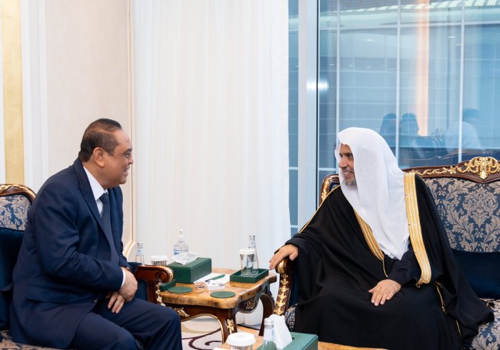 ‏Yang Mulia Sekretaris Jenderal LMD, Ketua Asosiasi Ulama Muslim, Syekh Dr.  Mohammed Al-issa, bertemu dengan Ketua Harian Dewan Masjid Indonesia, Ketua Dewan Pembina Dunia Melayu Dunia Islam, Komjen Pol, Dr. Syafruddin Kambo
