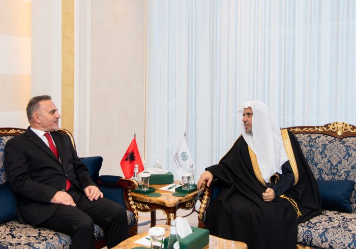 Yang Mulia Sekretaris Jenderal LMD, Ketua Asosiasi Ulama Muslim, Syekh Dr.  Mohamedmd Al-issa  , bertemu dengan Duta Besar Republik Albania untuk Kerajaan Arab Saudi