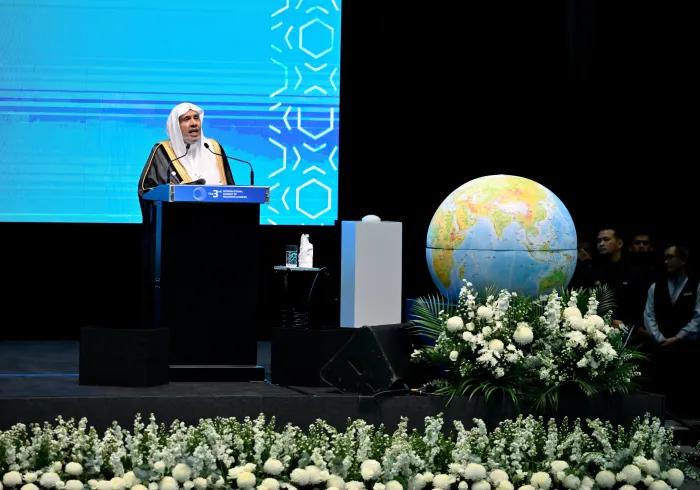 الأمينُ العام لرابطة العالم الإسلامي يشارِك بكلمةٍ افتتاحيةٍ في أعمال "القمّة الدولية الثالثة للقيادات الدينية" بالعاصمة الماليزية "كوالالمبور"