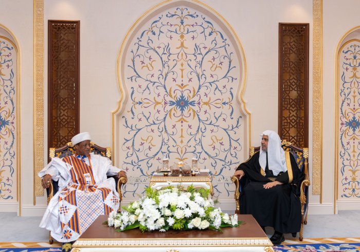 Yang Mulia Sekretaris Jenderal LMD, Ketua Asosiasi Ulama Muslim, Syekh Dr.Mohammed Al-issa  , bertemu dengan Yang Mulia Syekh Tarekat Qadiriyya di Nigeria dan Afrika Barat, Syekh Qaribullah Nasir Kabara