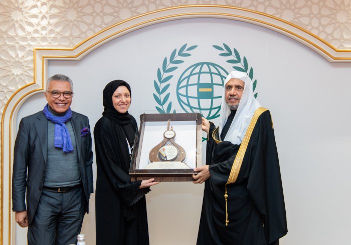 Kemarin siang, dalam pertemuan Yang Mulia Sekretaris Jenderal LMD, Ketua Asosiasi Ulama Muslim, Syekh Dr. Mohammad Al-issa, dengan delegasi mahasiswa dari anggota minoritas Muslim di universitas-universitas Eropa