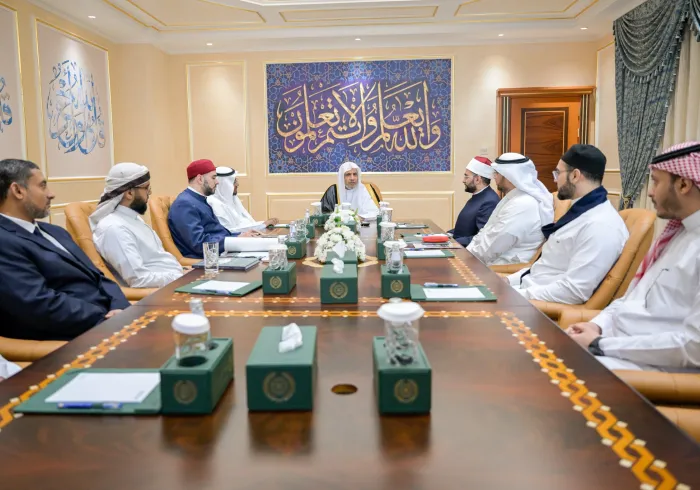 التقى معالي الأمين العام، رئيس هيئة علماء المسلمين؛ فضيلة الشيخ د. ⁧‫محمد العيسى‬⁩‬⁩ ، في مكة المكرمة نخبةً من المُقرئين بالمقرأة التقنية العالمية التابعة لرابطة العالم الإسلامي