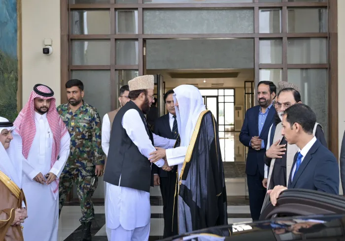 وصَلَ معالي الأمين العام، رئيسُ هيئة علماء المسلمين، فضيلةُ الشيخ د.⁧‫محمد العيسى‬⁩‬⁩ إلى العاصمة الباكستانية "إسلام آباد"